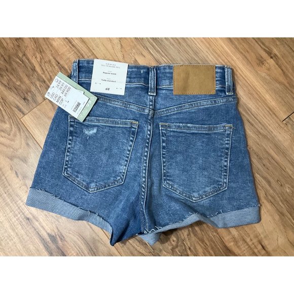 NWT Women's H&M Denim Shorts Regular Waist Size 2 - Picture 2 of 13
